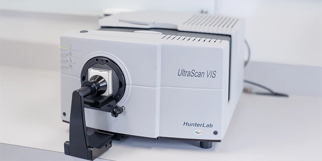 HunterLab UltraScan VIS measuring color in a lab
