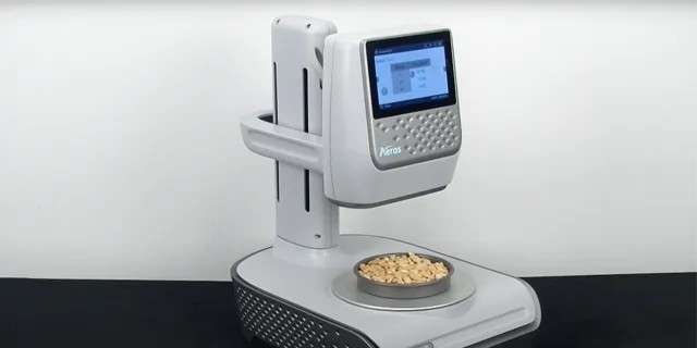 HunterLab Aeros spectrophotometer measuring cashew roast color